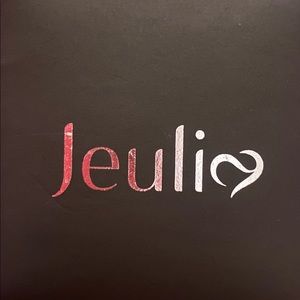 Rose gold plated cubic zirconia elegant diamond ring.